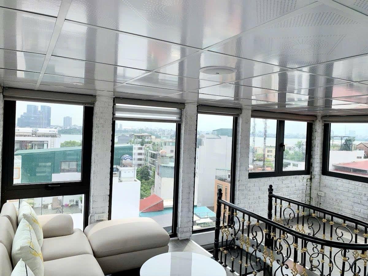 Cần bán ngay nhà mặt phố đẹp 102 m2 tại Đường Võng Thị - Bưởi - Tây Hồ - Hà Nội, giá 52 tỷ