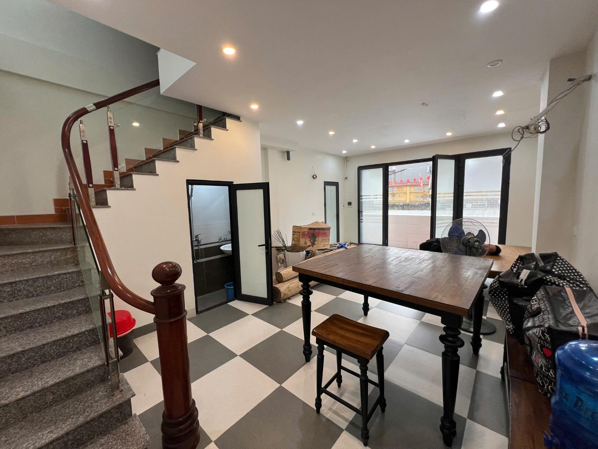 Thuê ngay nhà đẹp tại Quận Long Biên - Hà Nội, 35 m2, giá 10 tr/tháng