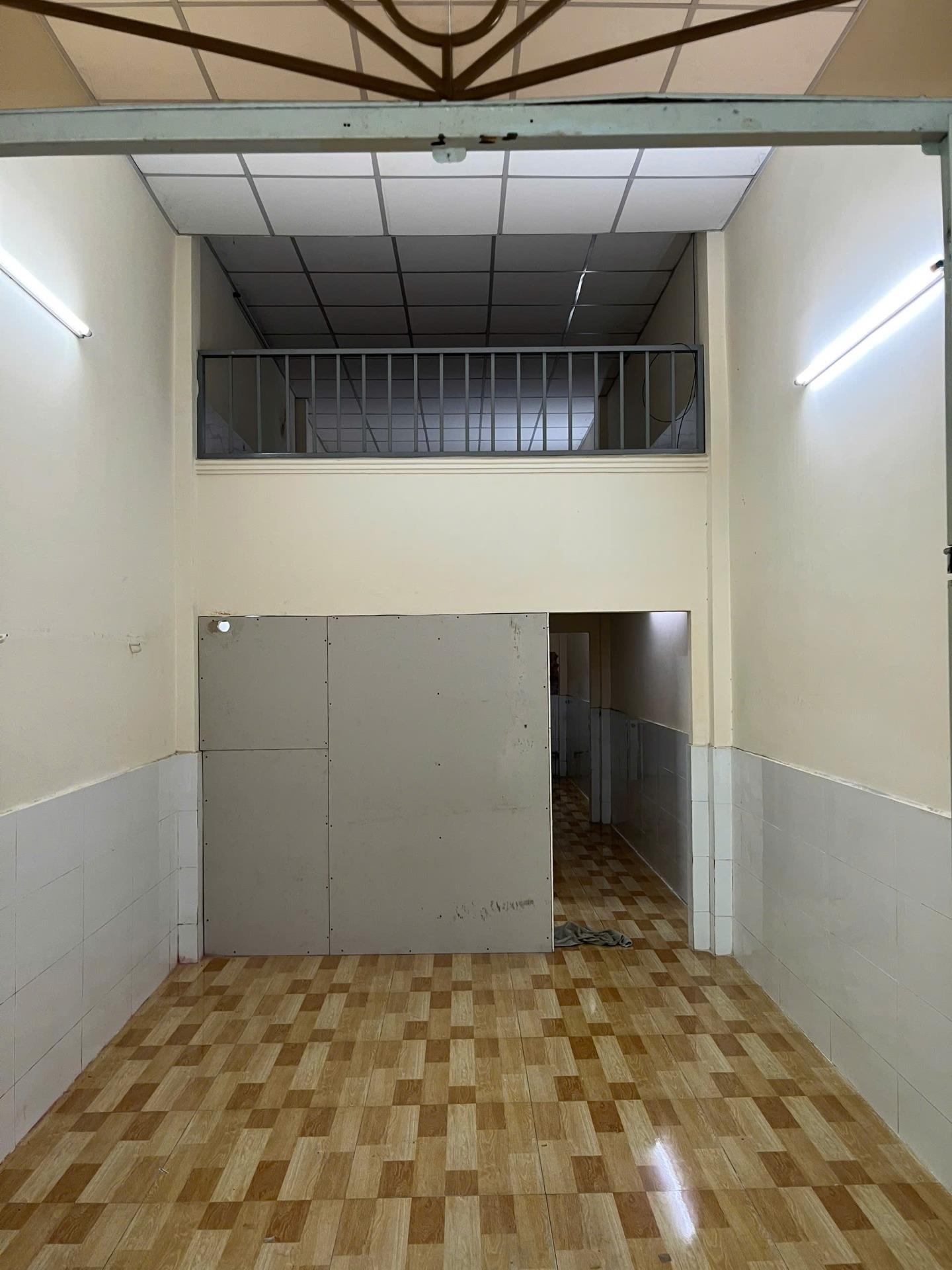 Thuê ngay căn nhà đẹp tại Đường Lạc Long Quân - 10 - Tân Bình, 60 m2, giá 6,5 triệu/tháng