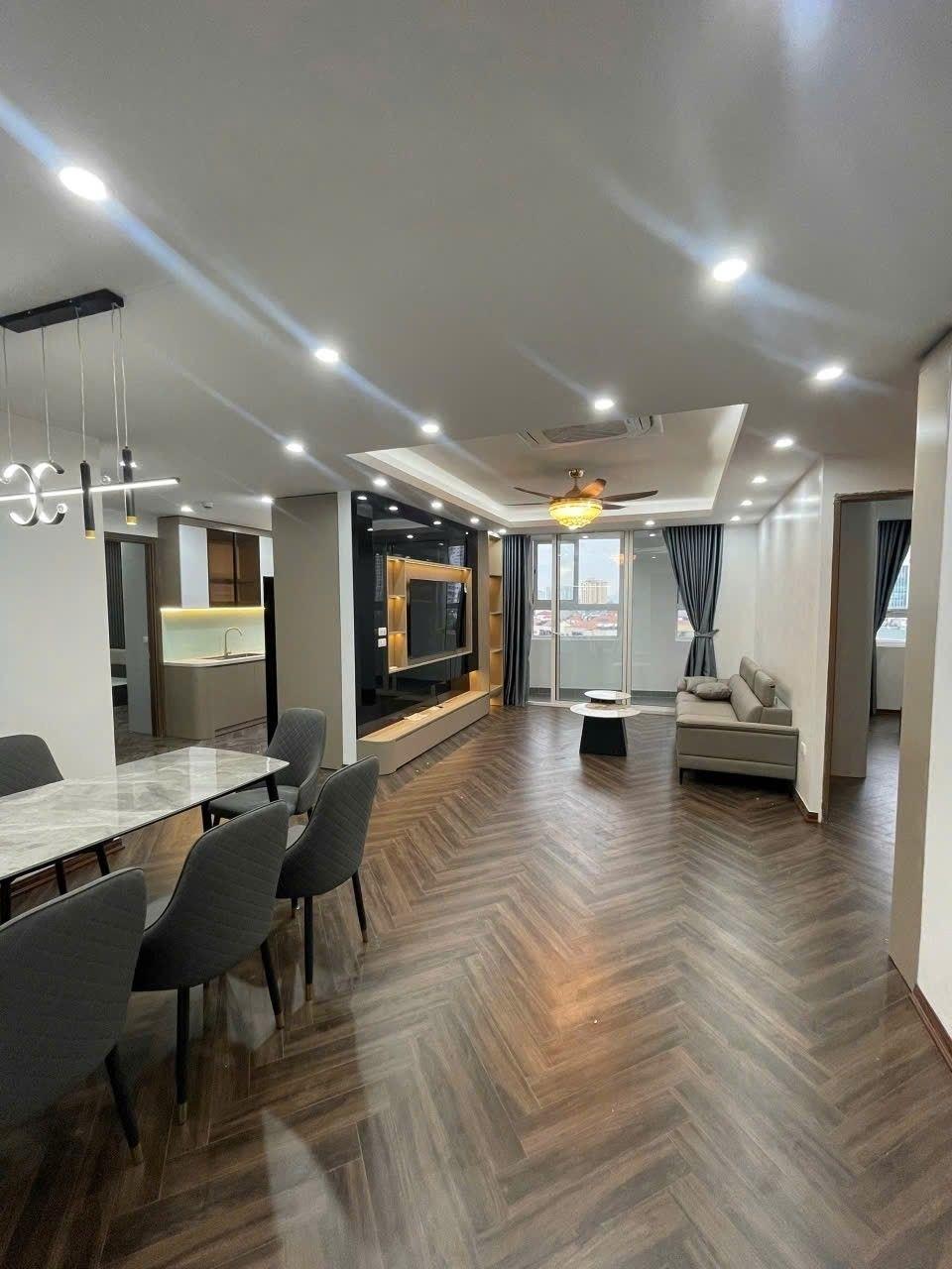 Cần bán căn 97 m2, giá 8,7 tỷ tại Đường Khuất Duy Tiến - Trung Hòa - Cầu Giấy - Hà Nội