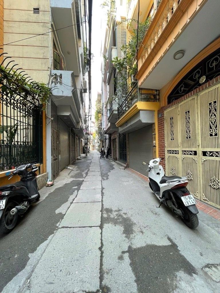 Cần bán nhà sổ riêng 28 m2 tại Đường Kim Ngưu - Vĩnh Tuy - Hai Bà Trưng - Hà Nội, giá 8,55 tỷ