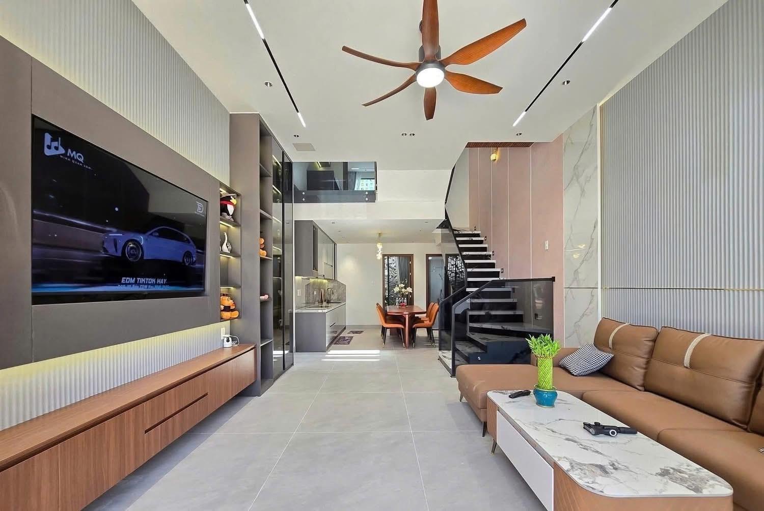 Cần bán gấp bán nhanh căn nhà 3 tầng, 68 m2 tại Đường Trương Công Định - Tân Bình, giá 10,5 tỷ