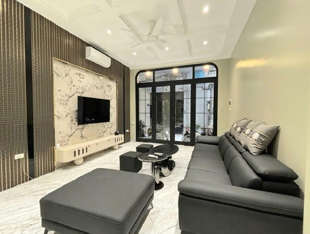 Cần bán nhà shr 40 m2 tại Phố Đại La - Đồng Tâm - Hai Bà Trưng - Hà Nội, giá 9,5 tỷ