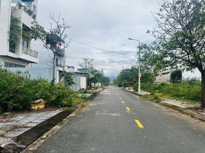 Cần bán gấp lô đất nền 125 m2 tại Đường 5 - Hòa Hiệp Nam - Liên Chiểu - Đà Nẵng, giá 3,8 tỷ