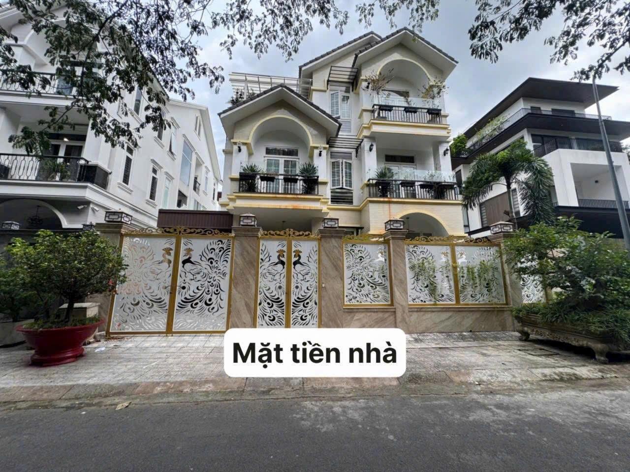 Cần bán ngay nhà biệt thự, liền kề 300 m2, giá 35 tỷ tại Quận 9 - TP Hồ Chí Minh