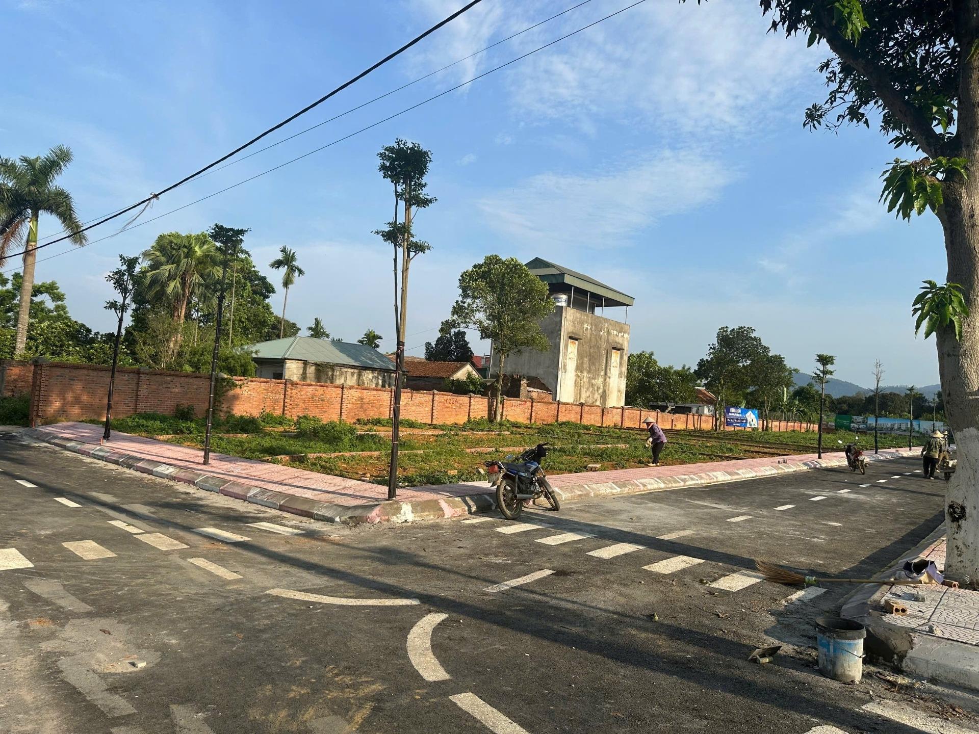 Cần bán ngay lô đất nền 104 m2, hướng Đông-Nam tại Phú Cát - Quốc Oai - Hà Nội, giá 5,3 tỷ