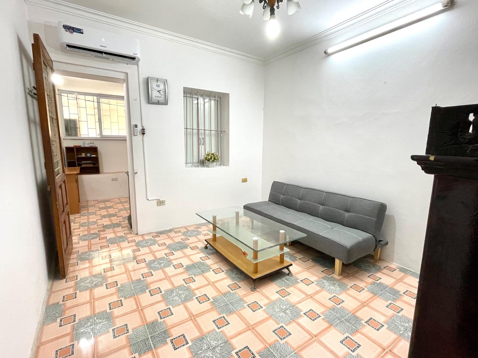 Cần bán gấp căn hộ chung cư 60 m2, giá 80 triệu tại Phố Bùi Ngọc Dương - Hai Bà Trưng - Hà Nội