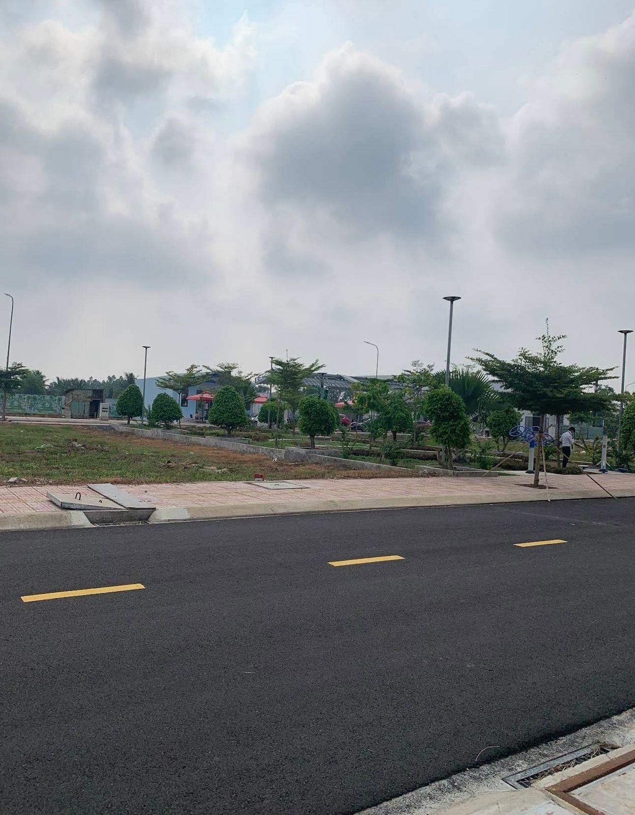 Cần bán nhanh mảnh đất 96 m2 tại Huyện Bến Lức - Long An, giá 3,5 tỷ