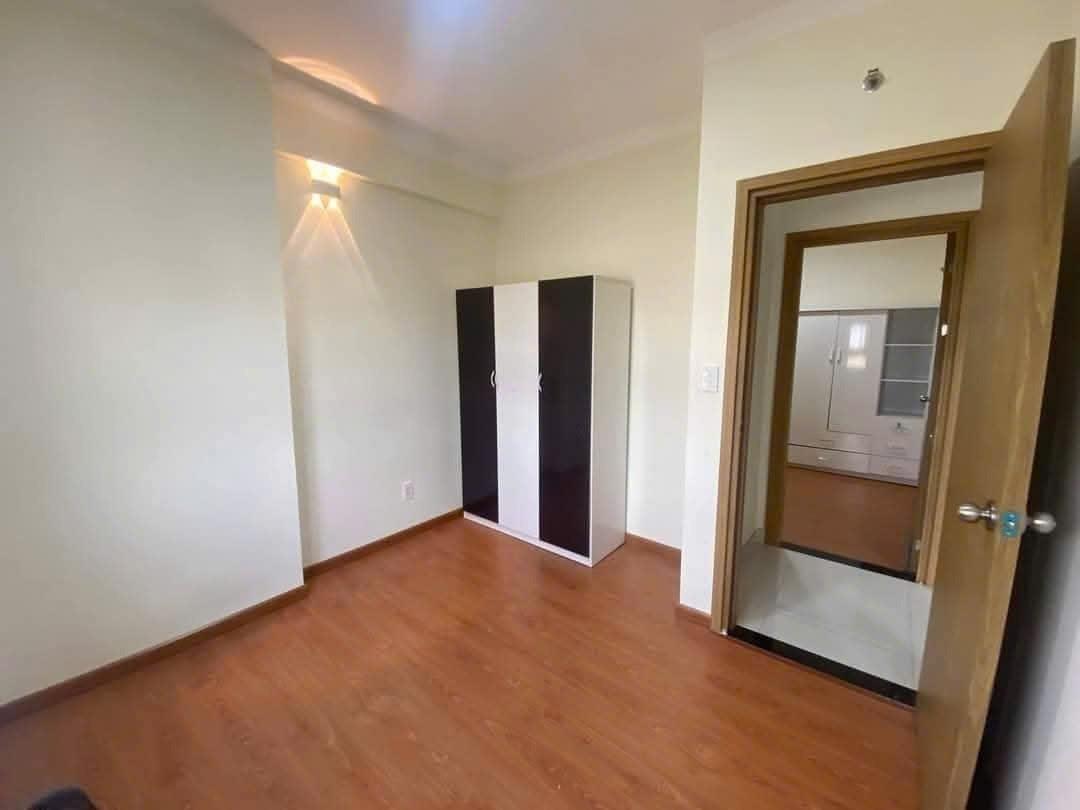 Cần cho thuê gấp chung cư 94 m2 tại Đường Lạc Long Quân - Tân Bình, giá 12 tr/tháng