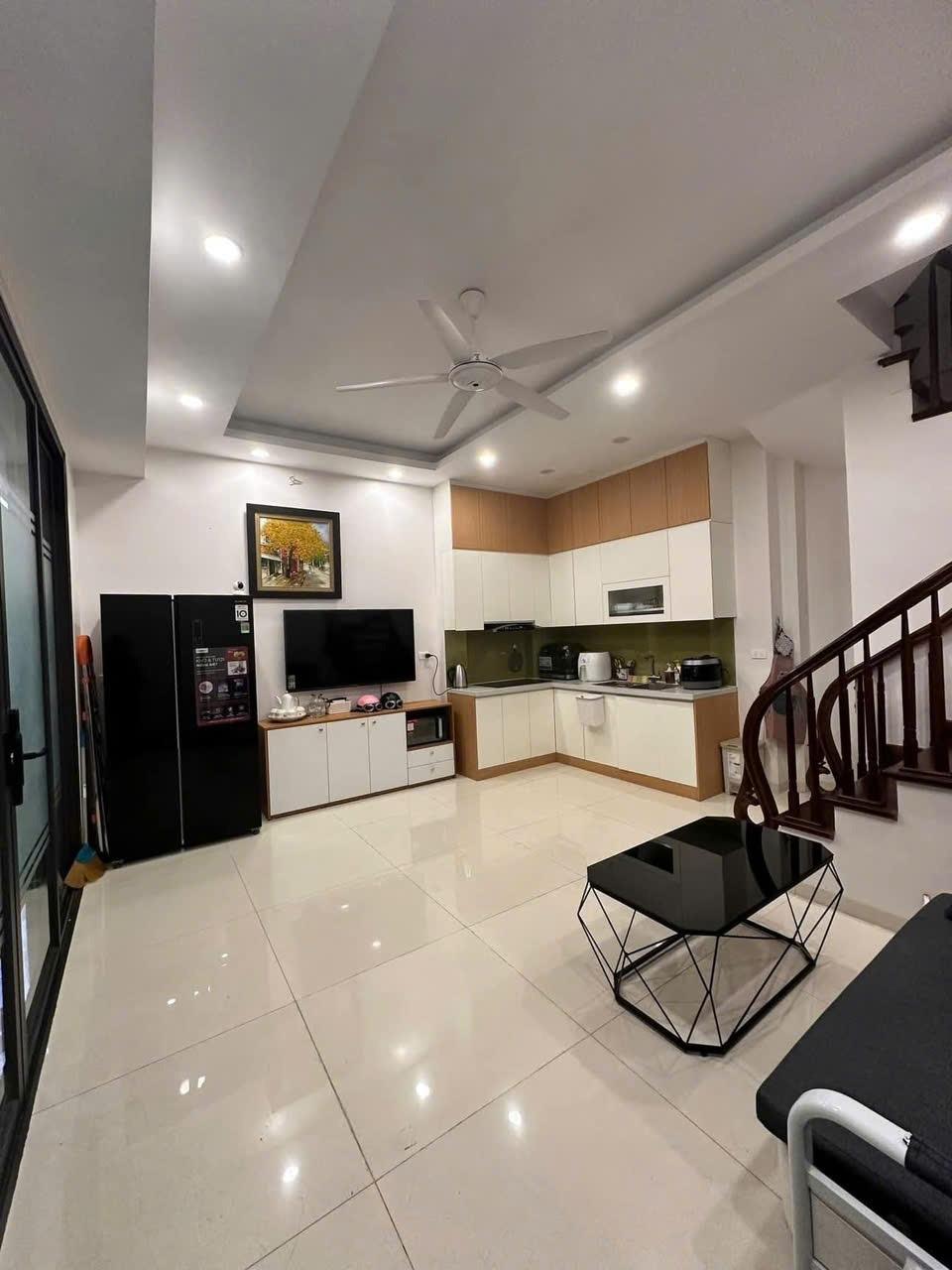 Cần cho thuê gấp nhà sổ riêng tại Đường Đội Cấn - Đội Cấn - Ba Đình, 31 m2, giá 18 tr/tháng