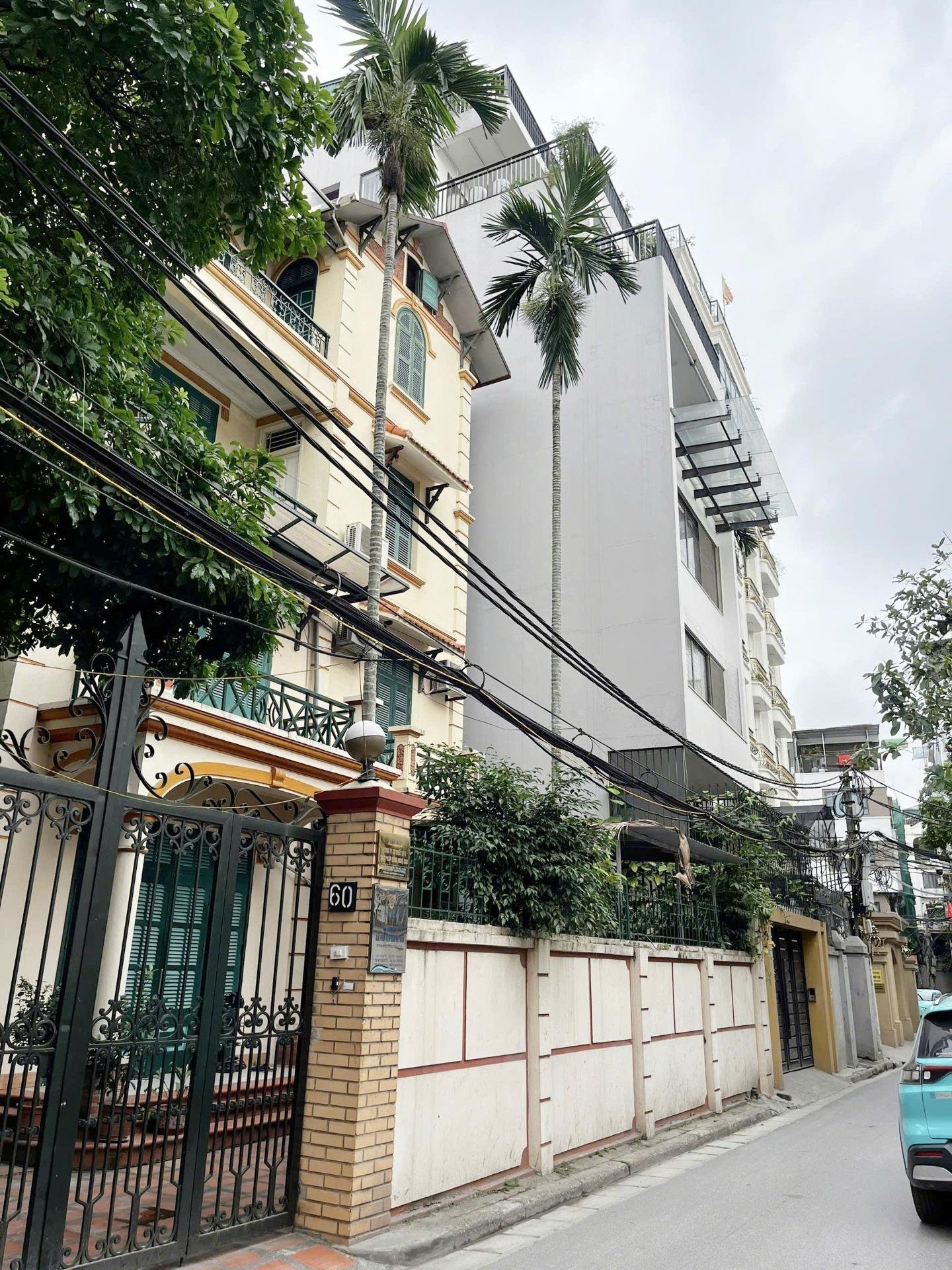 Cần bán nhà sổ riêng 80 m2 tại Đường Võng Thị - Bưởi - Tây Hồ - Hà Nội, giá 25 tỷ