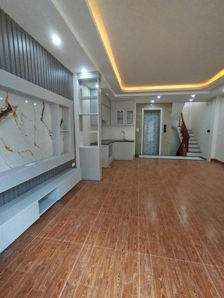 Bán căn nhà đẹp 41 m2 tại Đường Hà Trì - Hà Cầu - Hà Đông - Hà Nội, giá 9,3 tỷ