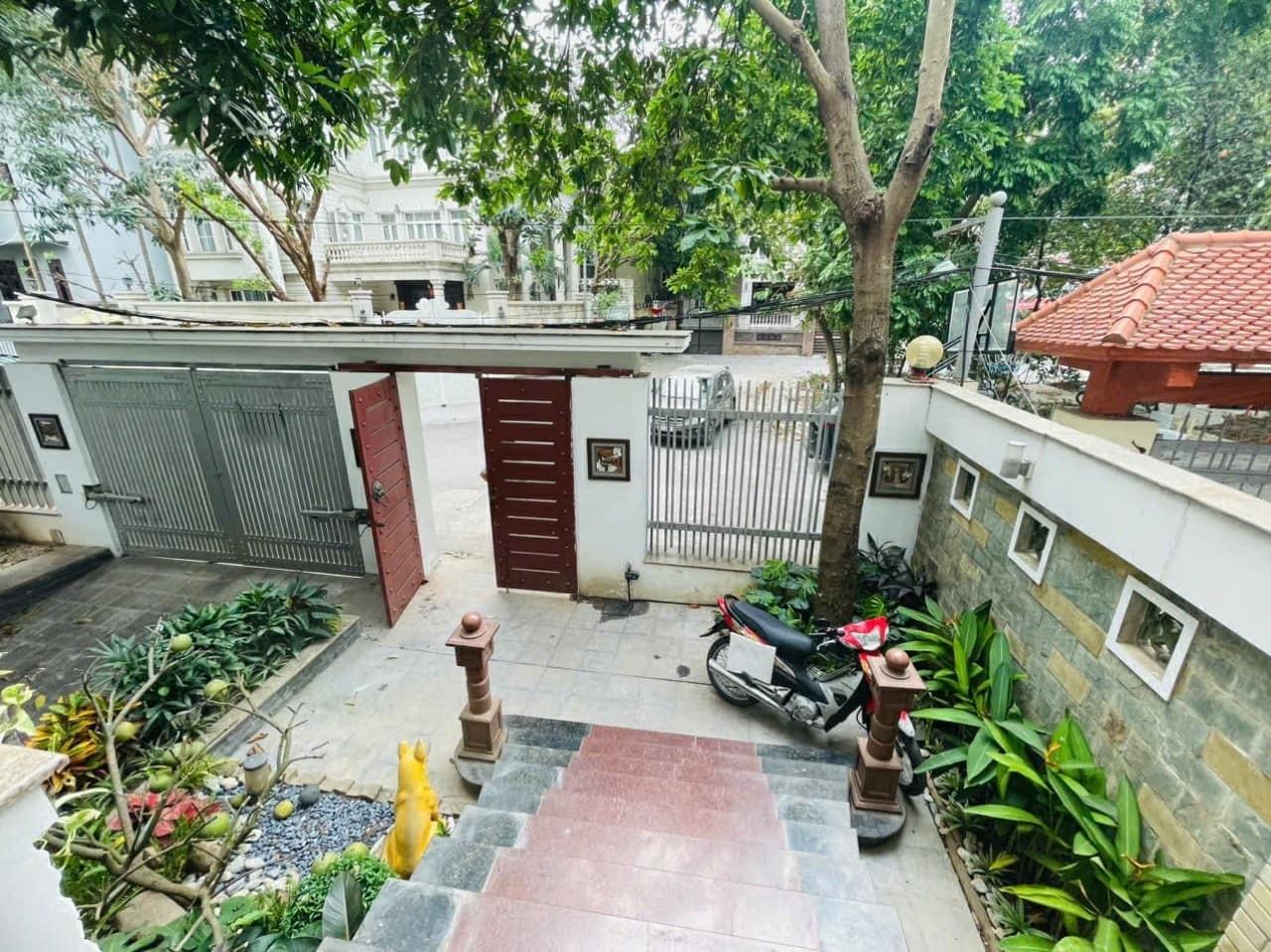 Bán nhanh nhà lk 205 m2, giá 130 tỷ tại Đường Lạc Long Quân - Phú Thượng - Tây Hồ - Hà Nội