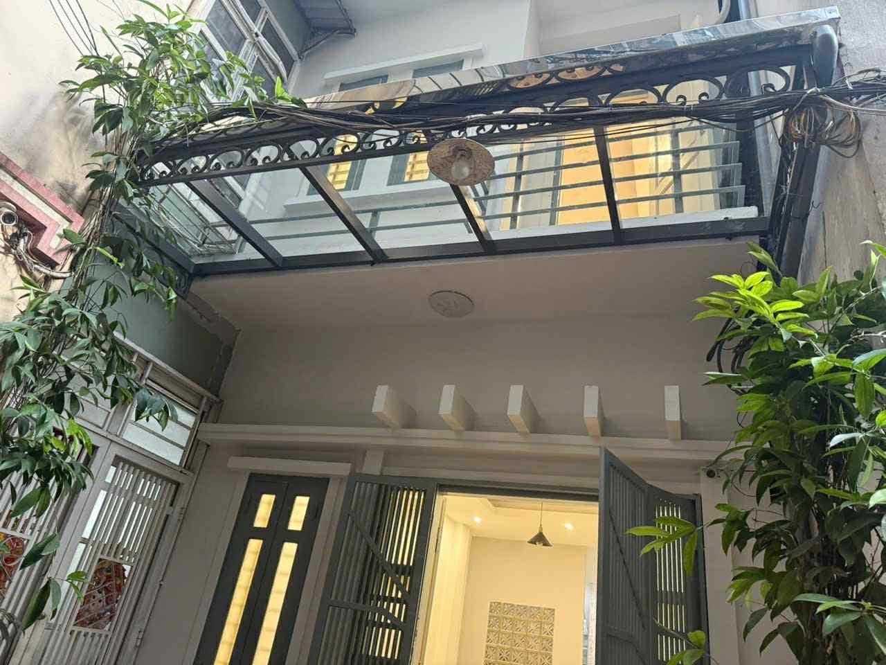 Bán nhà 32 m2 tại Đường Bồ Đề - Bồ Đề - Long Biên - Hà Nội, giá 8,2 tỷ