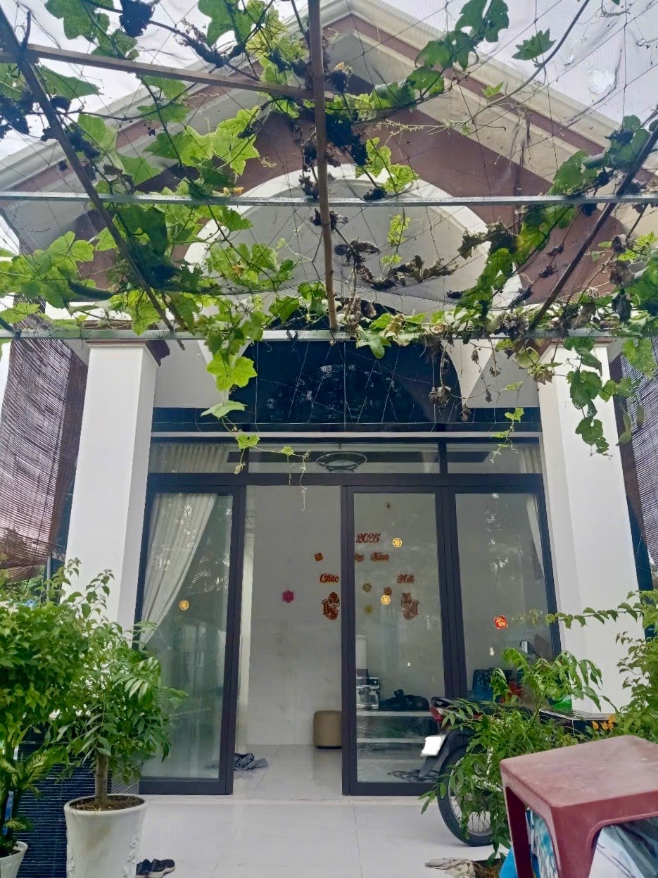 Bán nhà Cấp 4 đẹp mới - KDC Hoàng Long, Bến Lức, Long An, Giá 3,8 tỷ (full nội thất)