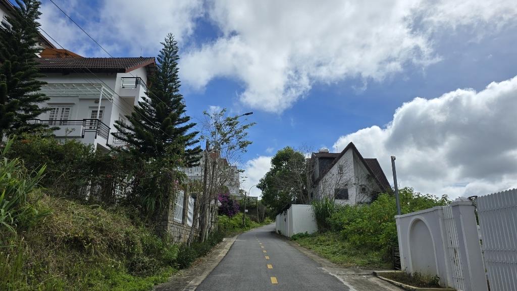 Cần bán mảnh đất 860 m2 tại Đường Đồi Huy Hoàng - 8 - Đà Lạt - Lâm Đồng, giá 38 tỷ