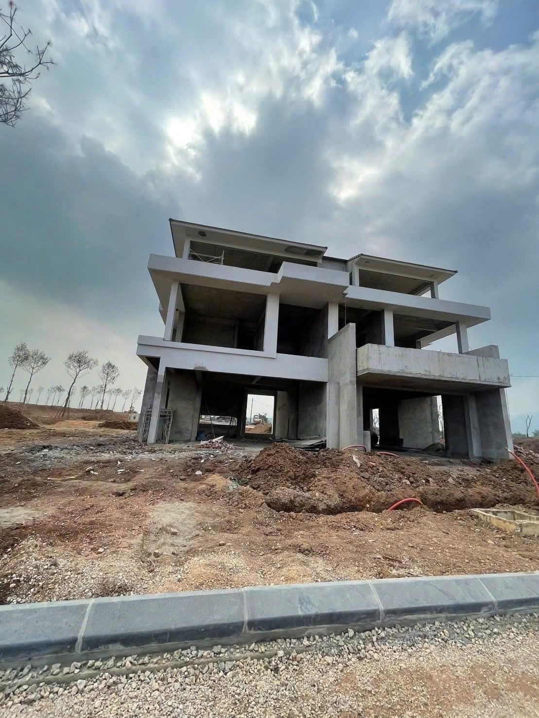 Cần bán nhanh căn biệt thự 200 m2, giá tốt tại Xã Phú Thành - Lạc Thủy - Hòa Bình