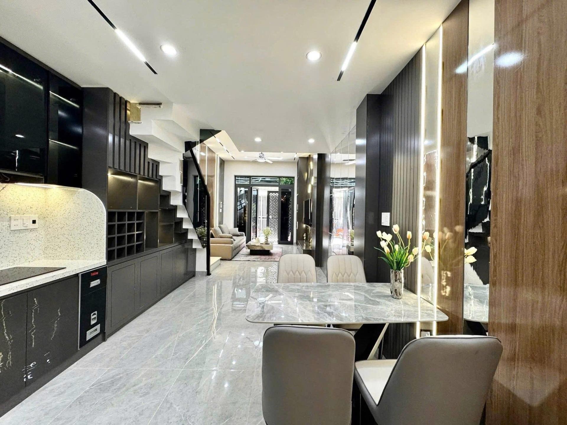 Cần bán gấp căn nhà riêng 46 m2, hướng Đông-Nam tại Phường Chính Gián - Thanh Khê, giá 5,45 tỷ