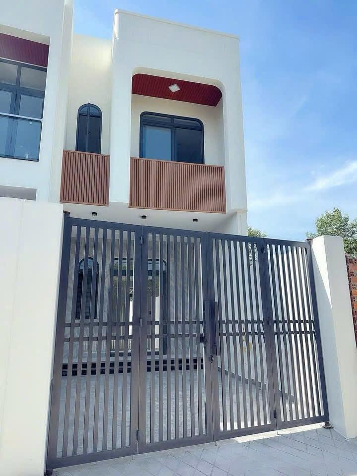 Chuyển nhượng nhà sổ hồng riêng 100 m2 tại Thành phố Thủ Dầu Một - Bình Dương, giá 3,38 tỷ
