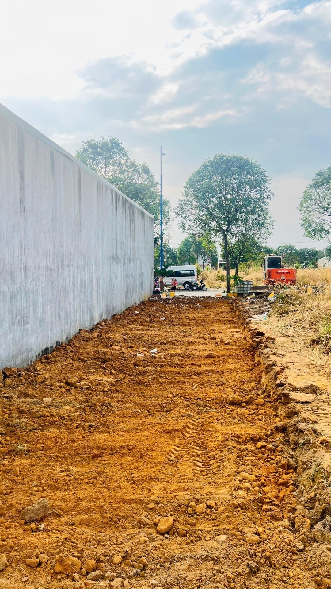 Bán gấp đất 150 m2, hướng Tây tại Xã Thới Hòa - Bến Cát - Bình Dương, giá 2,05 tỷ