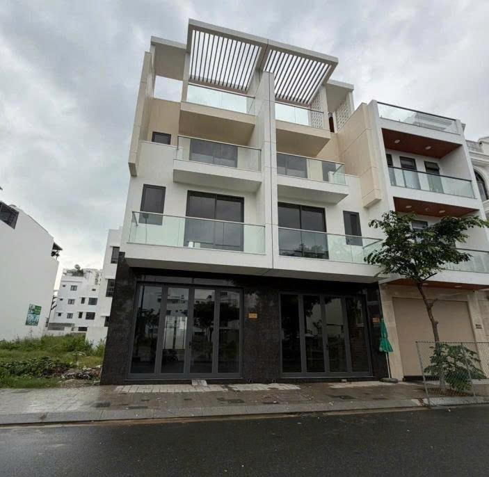 Sở hữu căn biệt thự 100 m2, giá 12,2 tỷ tại Phường Phước Long - Nha Trang - Khánh Hòa