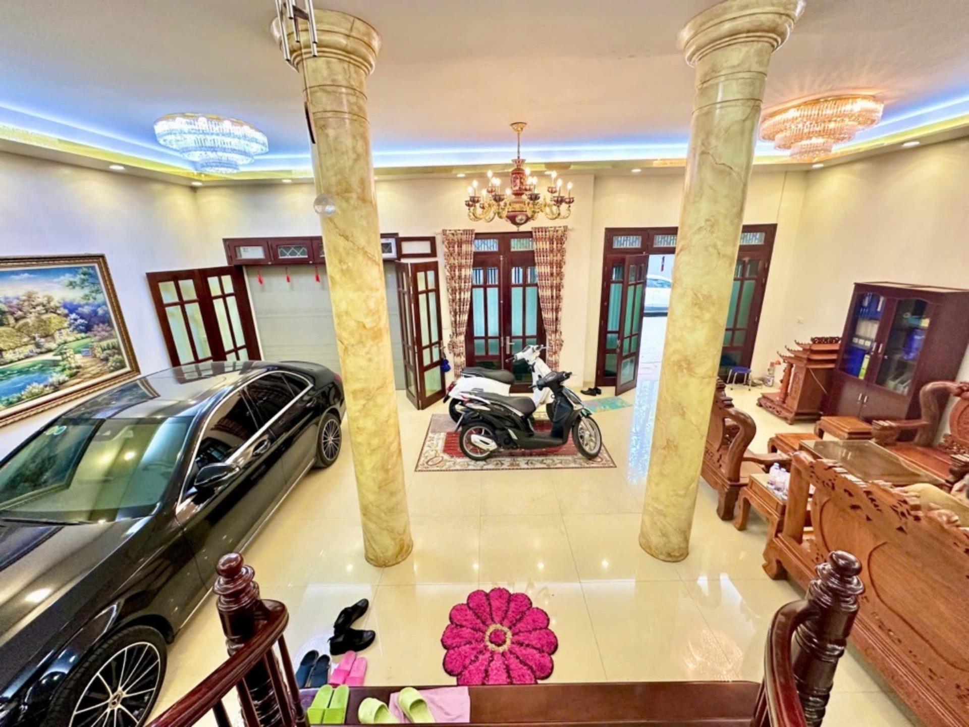 Bán gấp nhà sổ riêng 120 m2 tại Đường Võng Thị - Thụy Khuê - Tây Hồ - Hà Nội, giá 34 tỷ