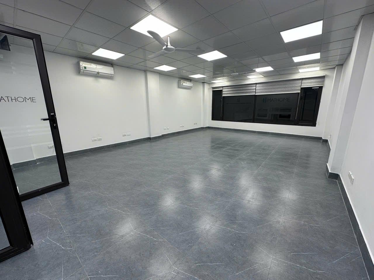 Cho thuê văn phòng KHuất Duy Tiến, 60 m2/tầng, sàn thông, view thoáng , vp như ảnh