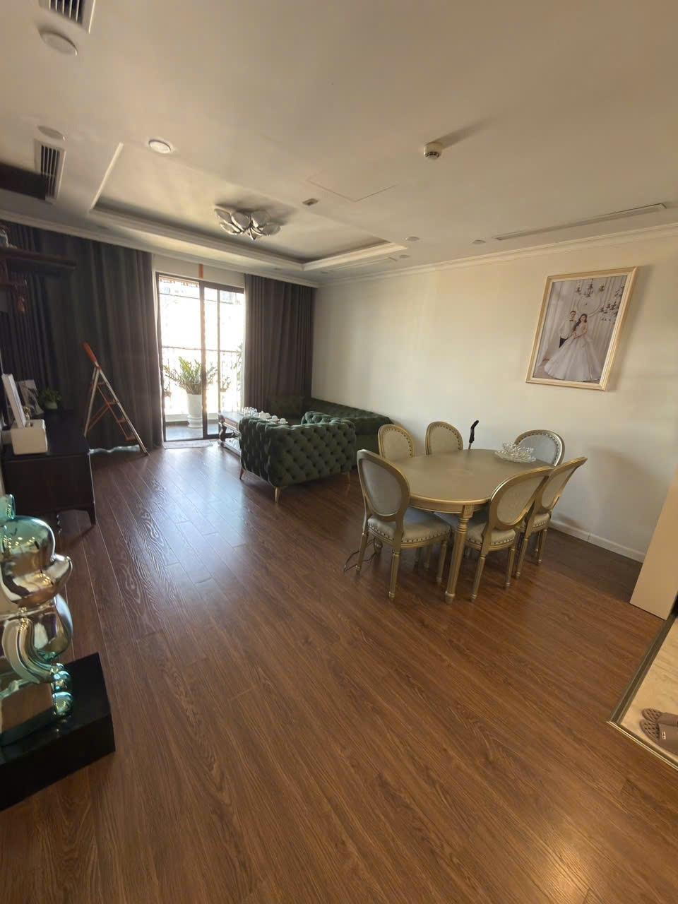 Chuyển nhượng nhà chung cư 82 m2, hướng Nam, giá 8,3 tỷ tại Phường Phú Thượng - Tây Hồ - Hà Nội