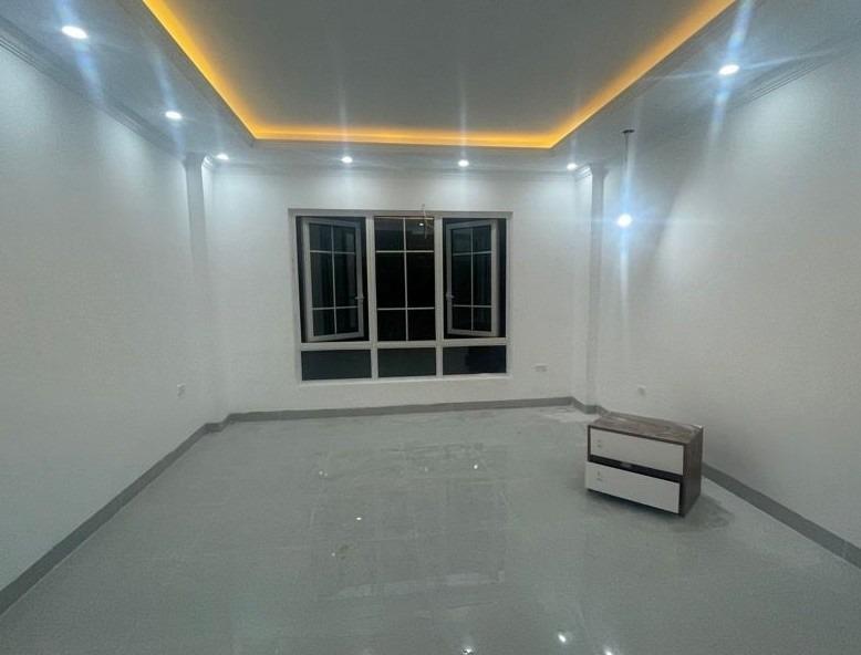 Bán gấp nhà 32 m2 tại Đường Ngô Thì Sỹ - Vạn Phúc - Hà Đông - Hà Nội, giá 8,2 tỷ