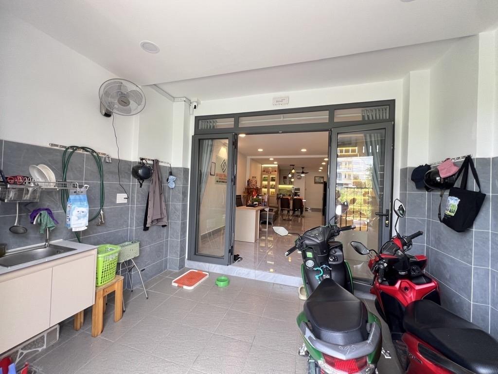 Cần bán ngay căn nhà riêng 60 m2 tại Đường 102 - Tăng Nhơn Phú A - Quận 9, giá 6,4 tỷ