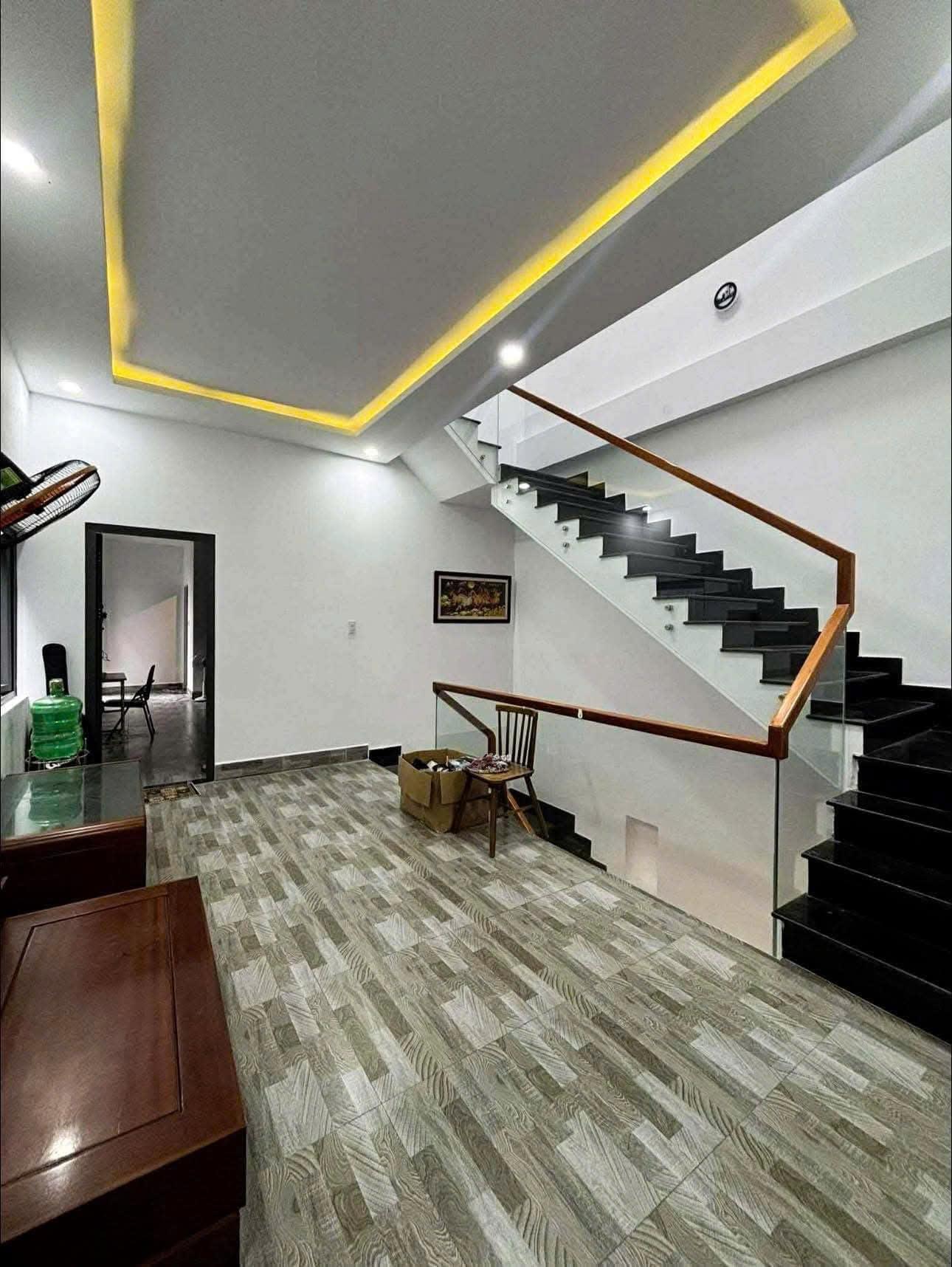 Chuyển nhượng căn nhà mặt phố 3 tầng, 117 m2 tại Đường Chơn Tâm 5 - Liên Chiểu, giá 6,48 tỷ