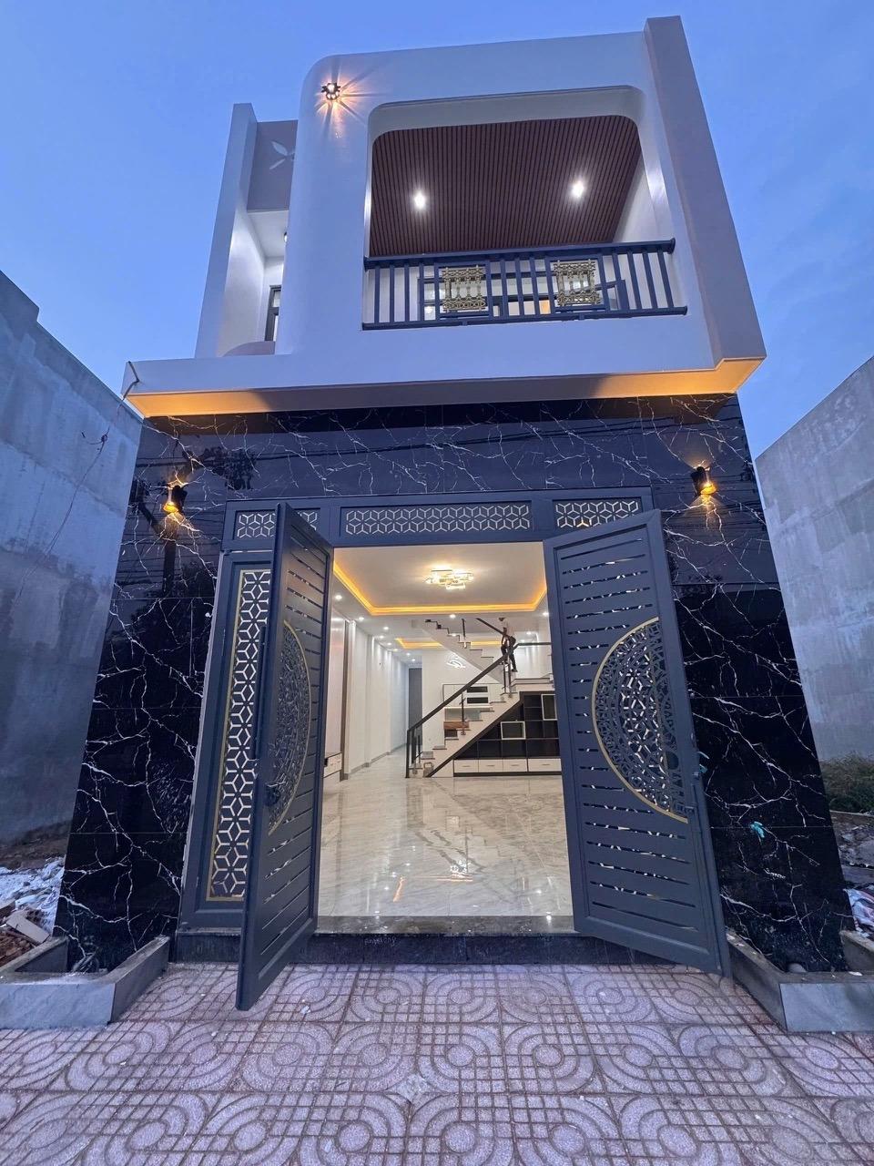 Cần bán căn nhà mặt phố 70 m2 tại Xã Tân Hiệp - Tân Uyên - Bình Dương, giá 1,8 tỷ