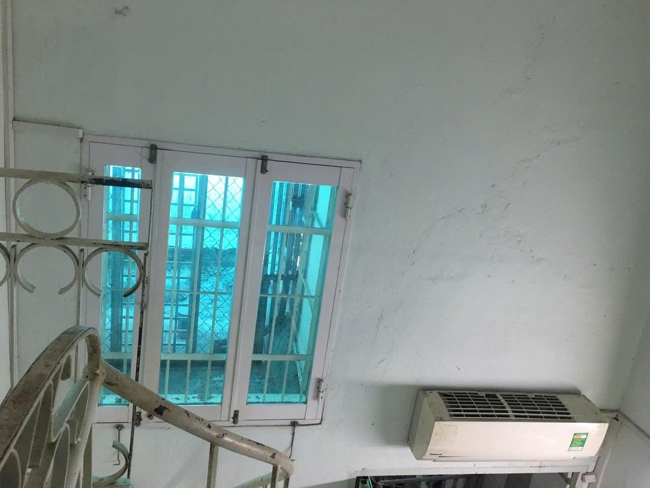 Cần bán ngay nhà phố 40 m2, hướng Nam tại Đường Nguyễn Trãi - Nguyễn Cư Trinh - Quận 1, thỏa thuận