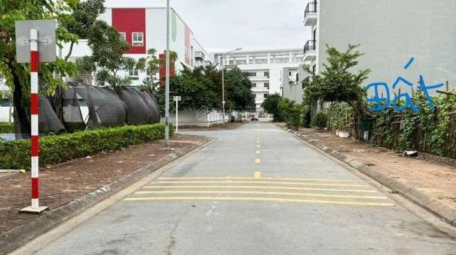 Bán gấp lô đất sổ riêng 112 m2 tại Xã Phú Cát - Quốc Oai - Hà Nội, giá 2,85 tỷ