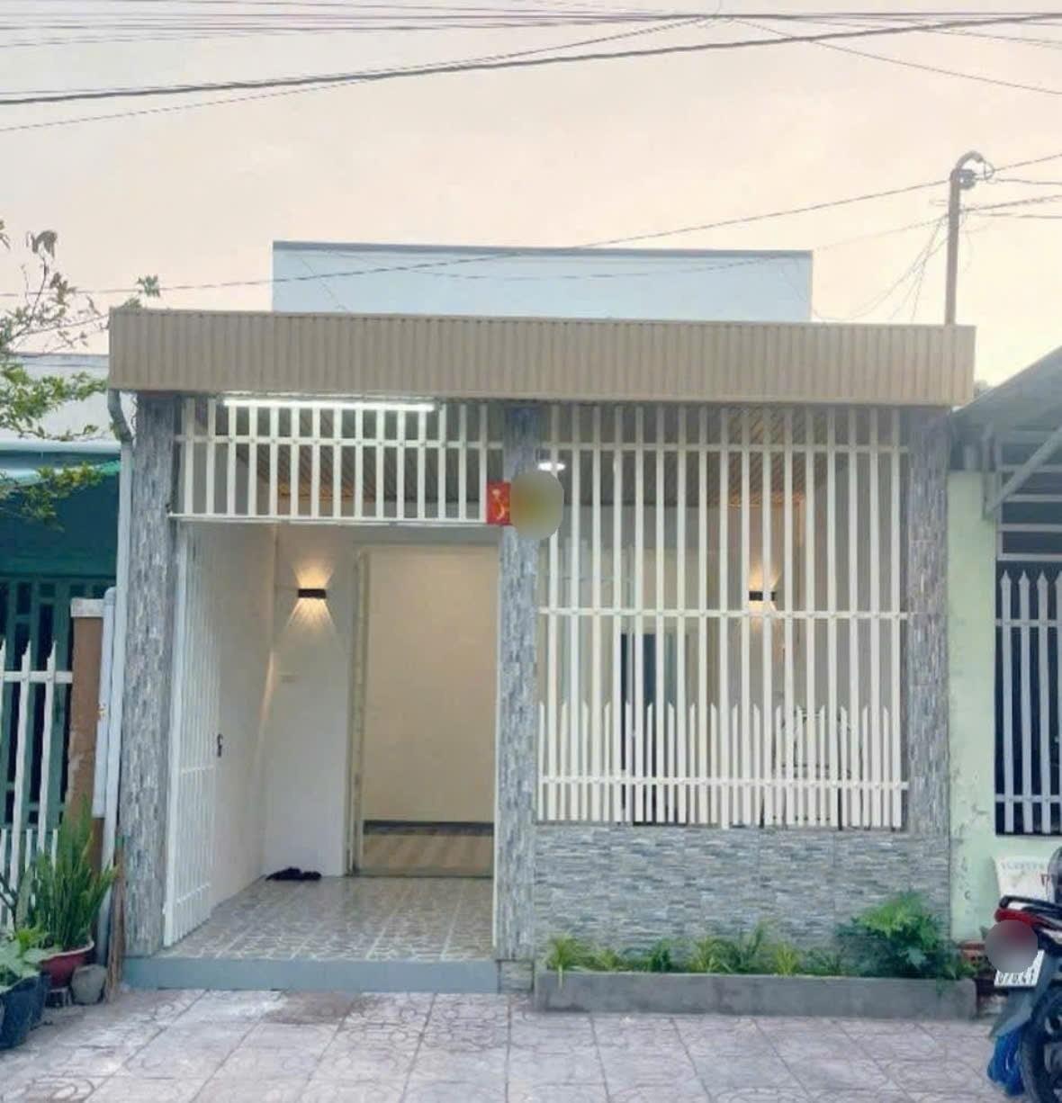 Chuyển nhượng nhà sổ hồng riêng 106 m2 tại Đường Trần Văn Chẩm - Củ Chi, giá 730 triệu