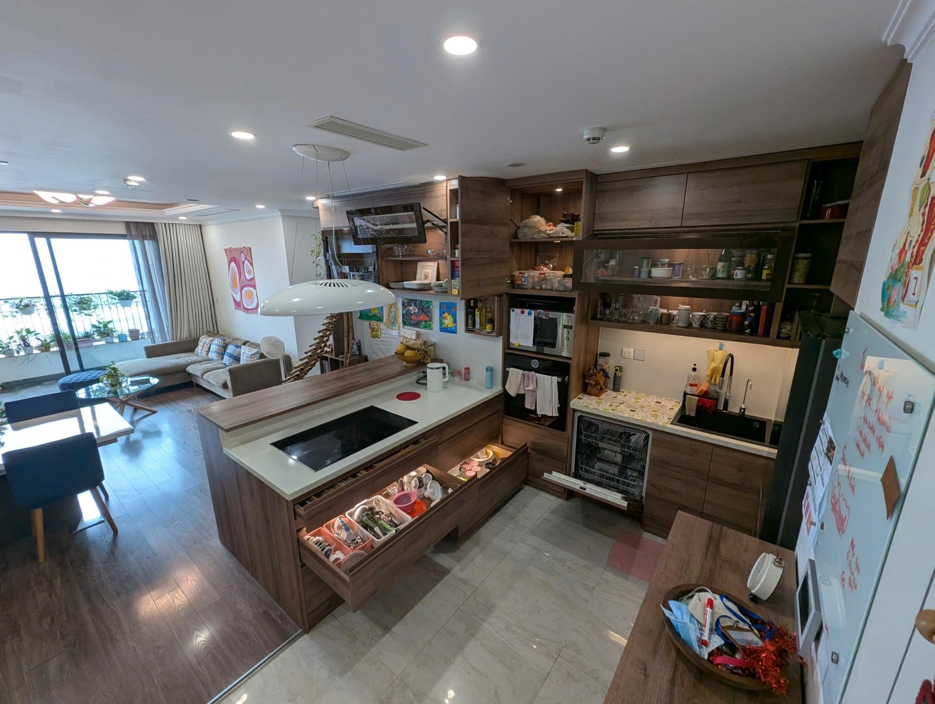 Sở hữu căn chung cư 100 m2, hướng Nam, giá 12,5 tỷ tại Phường Phú Thượng - Tây Hồ - Hà Nội