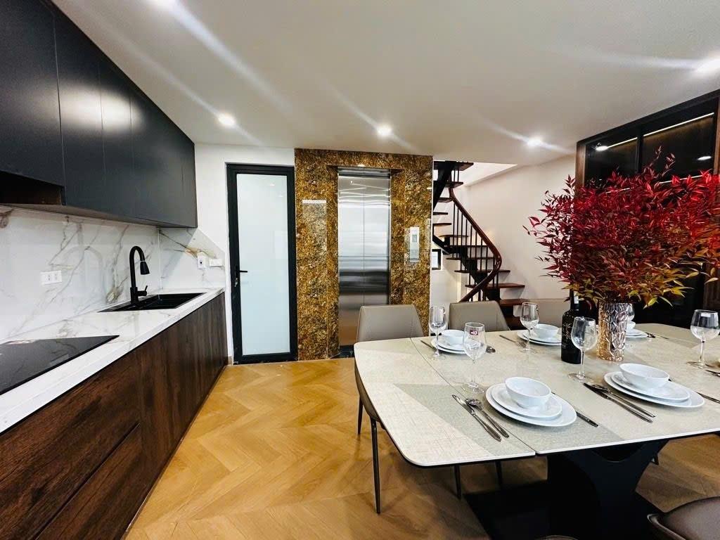 Cần bán ngay nhà sổ riêng 30 m2 tại Đường Thanh Nhàn - Bạch Mai - Hai Bà Trưng, giá 9,6 tỷ