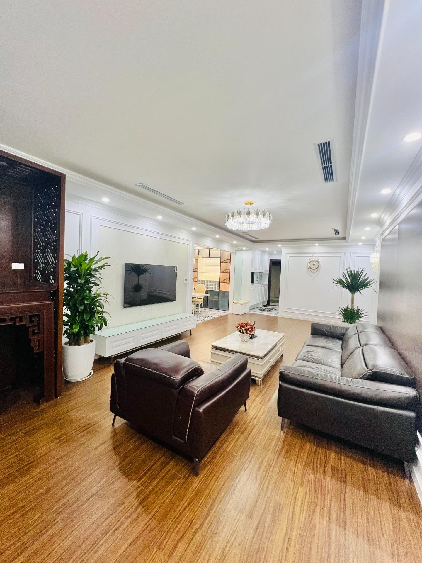 Cần bán nhanh chung cư 172 m2, hướng Đông-Nam, giá 12,6 tỷ tại Quận Hà Đông - Hà Nội