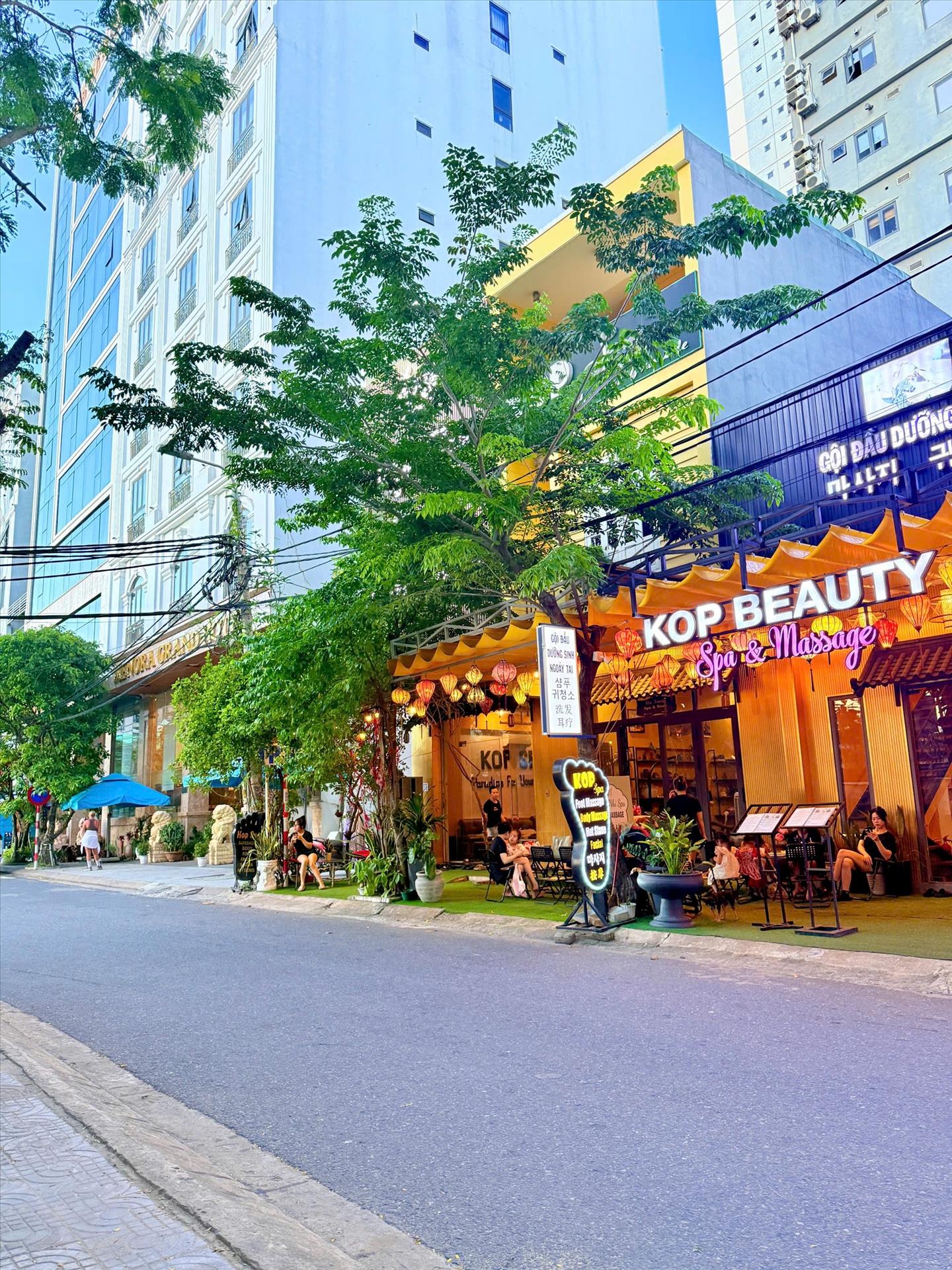 Cần bán nhà mặt phố đẹp 3 tầng, 81 m2 tại Đường Đỗ Bí - Mỹ An - Ngũ Hành Sơn - Đà Nẵng, giá 24 tỷ