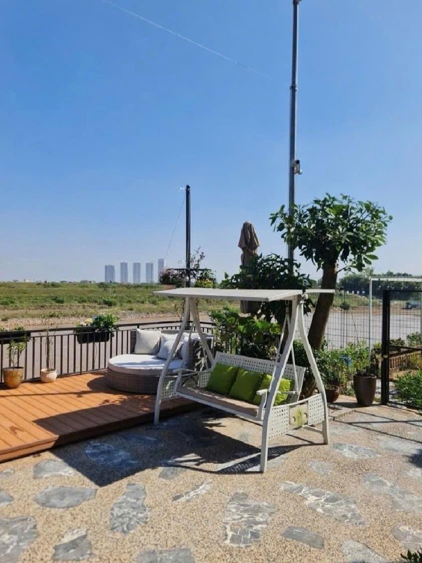 Bán gấp nhà biệt thự, liền kề 300 m2, giá 33,5 tỷ tại Đường Bắc Cầu - Bồ Đề - Long Biên - Hà Nội