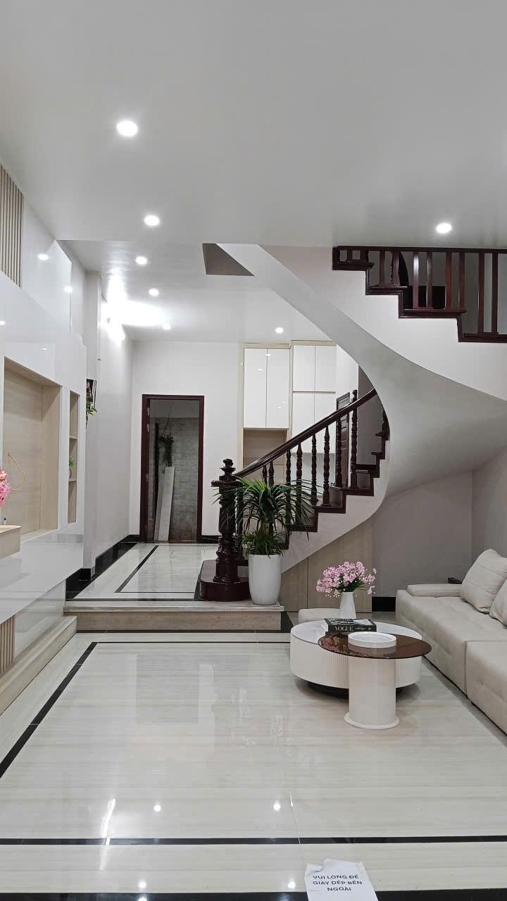 Cần bán ngay nhà đẹp 51,599998474121094 m2 tại Đường Minh Khai - Hai Bà Trưng, giá 12,5 tỷ