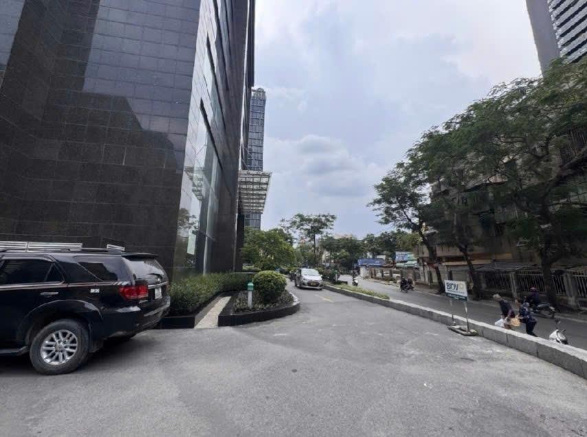 Cần bán gấp bán nhanh căn hộ 350 m2, giá 32,2 tỷ tại Đường Đường Láng - Đống Đa - Hà Nội