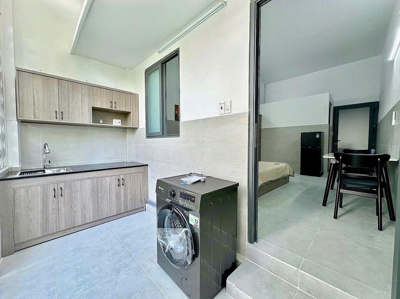 Cho Thuê STUDIO Ban Công– FULL nội thất - Gần ĐH Hutech