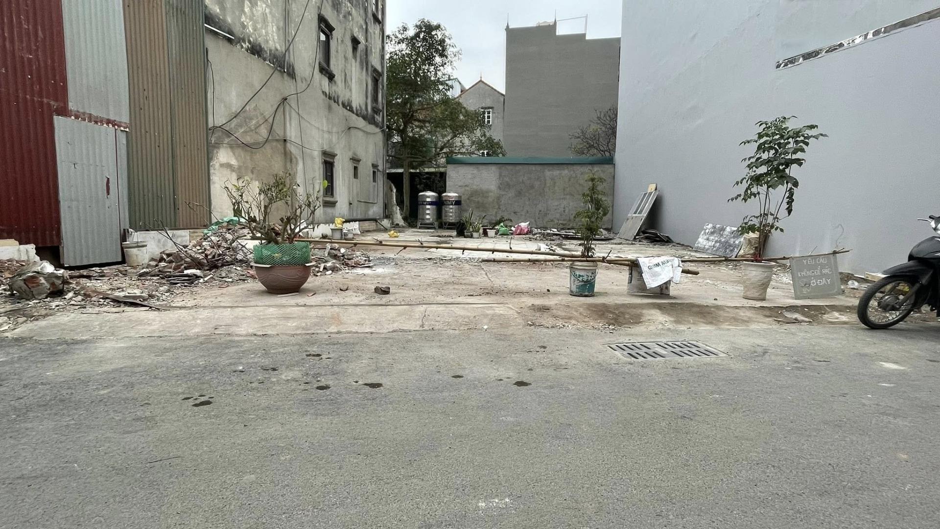 Bán nhanh nền đất 69 m2 tại đường Tây Mỗ - Tây Mỗ - Nam Từ Liêm - Hà Nội, giá 1,2E-05 triệu