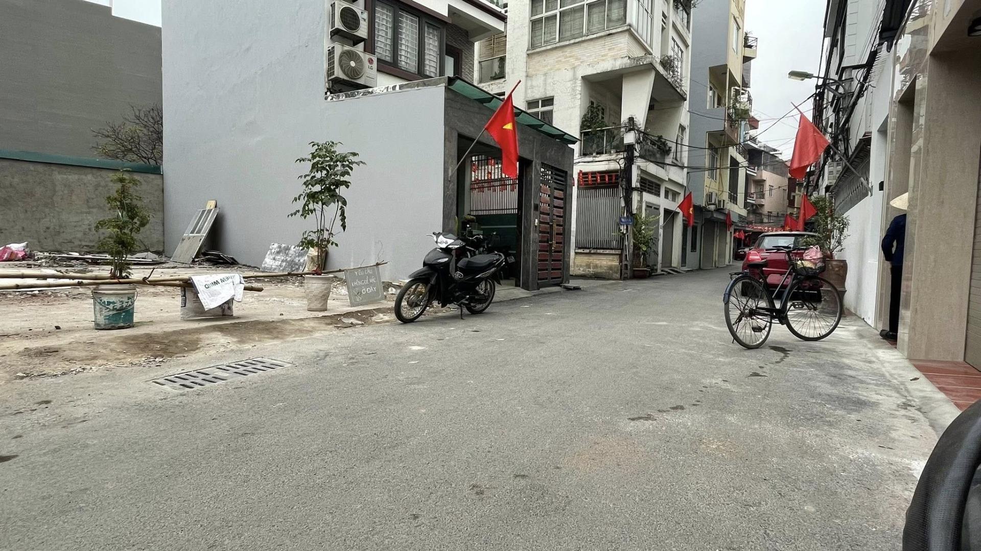 Bán nhanh nền đất 69 m2 tại đường Tây Mỗ - Tây Mỗ - Nam Từ Liêm - Hà Nội, giá 1,2E-05 triệu