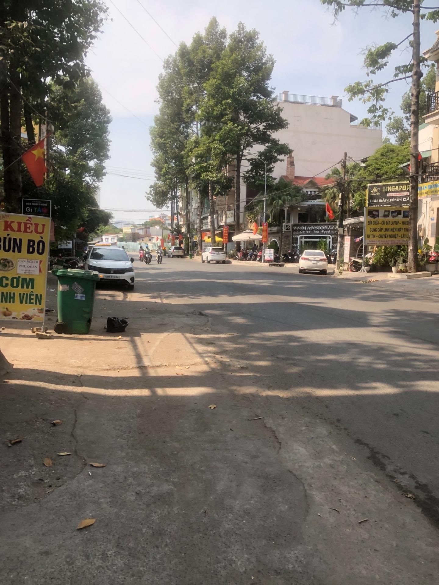 Cần cho thuê gấp nhà mặt phố đẹp tại Đường Nguyễn Gia Trí - Bình Thạnh, 160 m2, giá 30 tr/tháng