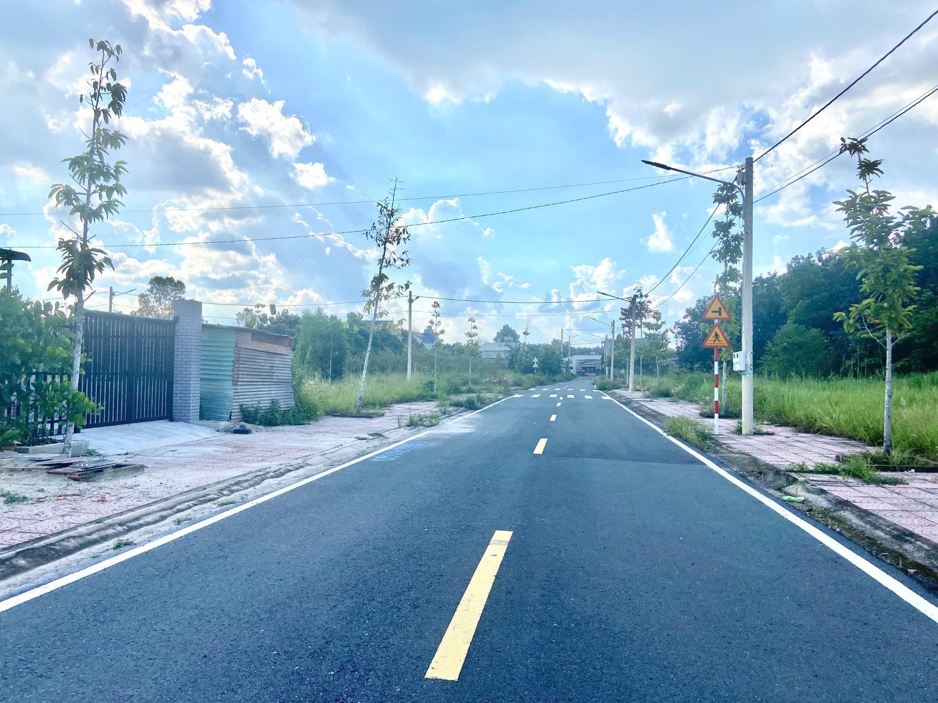 Cần bán nền đất 150 m2, hướng Tây-Bắc tại Xã Tiến Hưng - Đồng Xoài - Bình Phước, giá 1,28 tỷ