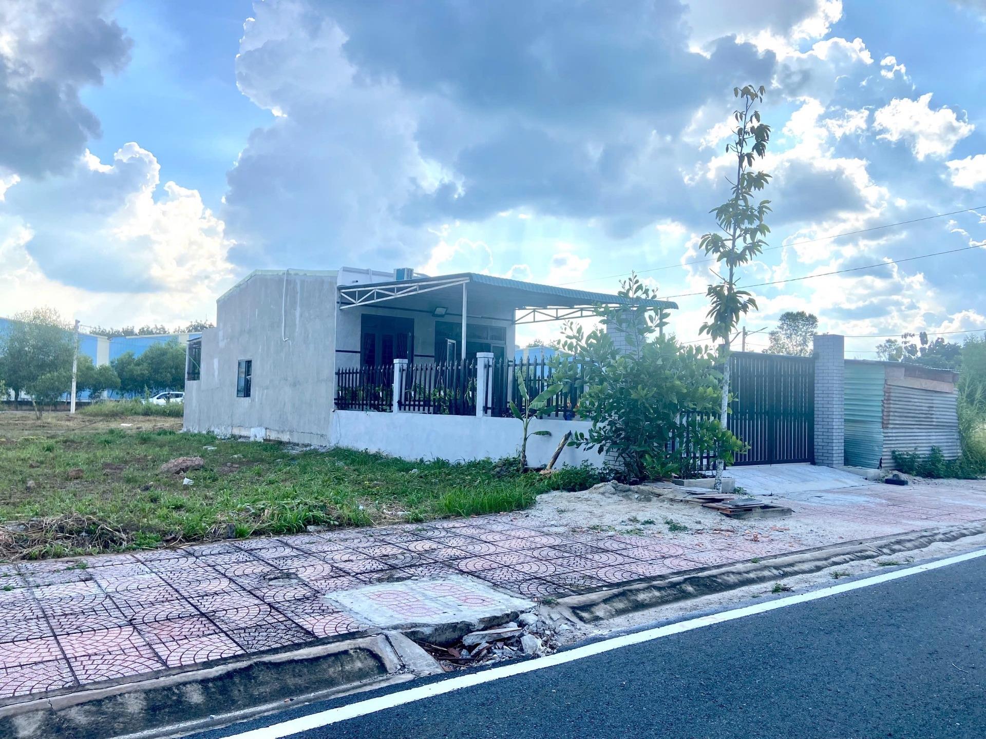 Cần bán nền đất 150 m2, hướng Tây-Bắc tại Xã Tiến Hưng - Đồng Xoài - Bình Phước, giá 1,28 tỷ