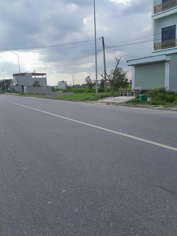 Cần bán lô đất sổ riêng 100 m2, hướng Đông-Bắc tại Lương Tài - Bắc Ninh, giá 3,8 tỷ