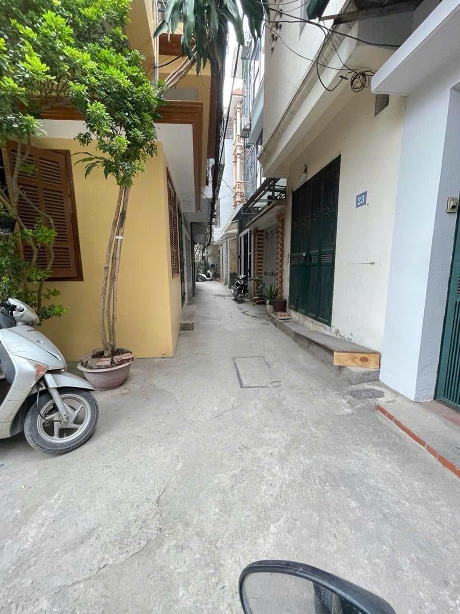 Chuyển nhượng nhà riêng 35 m2, hướng Đông-Bắc tại Phố Quốc Tử Giám - Đống Đa - Hà Nội, giá 8,8 tỷ